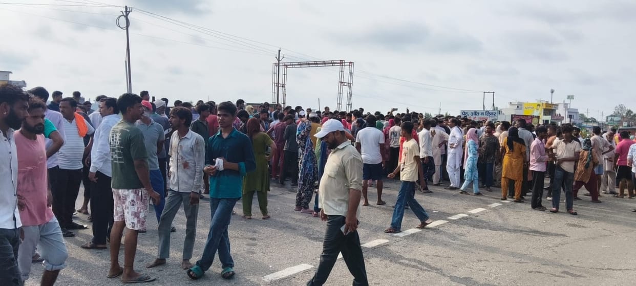 Deoband Murder: Youth Found Dead in Field, Highway Blocked for Two Hours, Lathi Charge and Stone Pelting