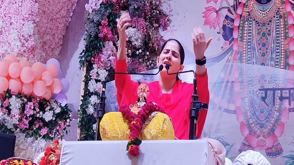 Jaya Kishori Inspires Devotees with Lessons on Faith Respect and Righteous Living