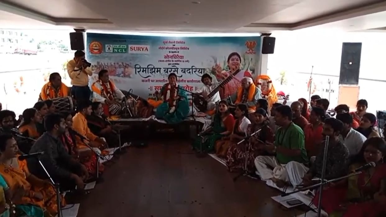 Kajri workshop in varanasi Malini Awasthi conducted folk singing class for 55 youths