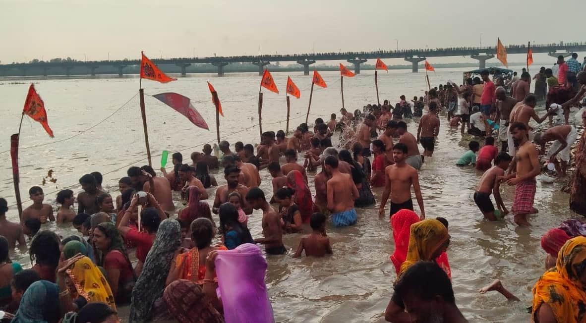 हर-हर गंगे के उद्घोष से गूंजा महादेवी घाट