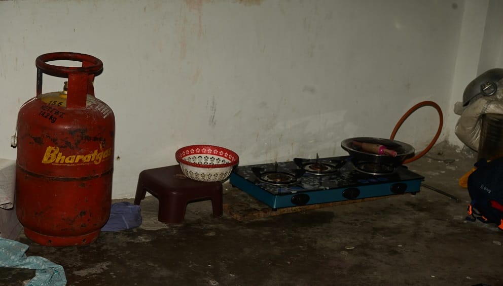 Kanpur  couple cousins had entered into love marriage their families quarreled throughout the day