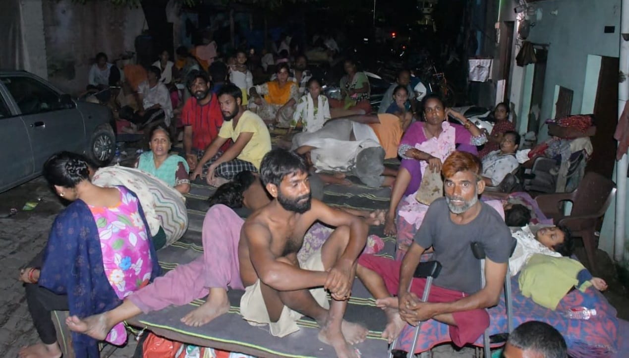 Kanpur Rain and waterlogging in Jajmau Two hours of rain destroy homes waistdeep water collapsing houses