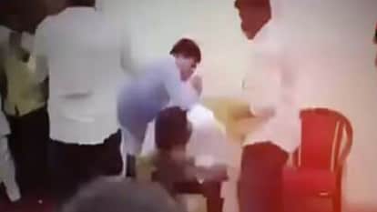 कार्यकर्ता के साथ मारपीट