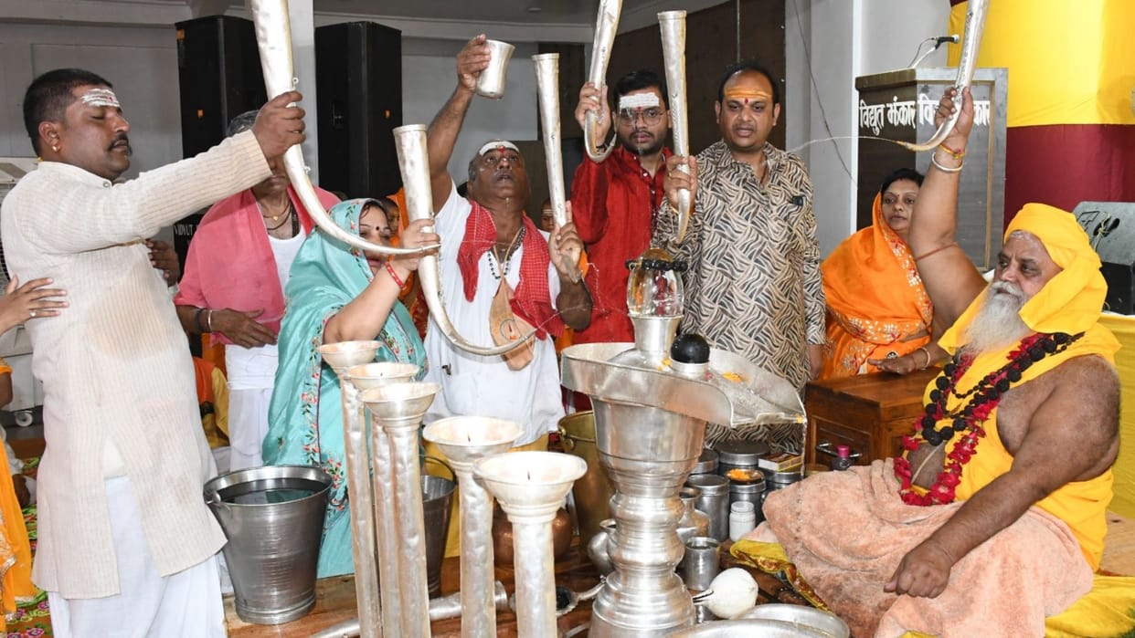 Guru Purnima showered at Shivdham about 1 million heads bowed Guru feet massive crowds thronged Kashi