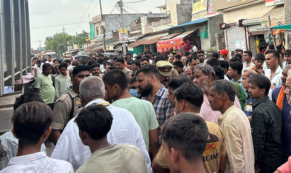 लोगों ने लगाया जाम