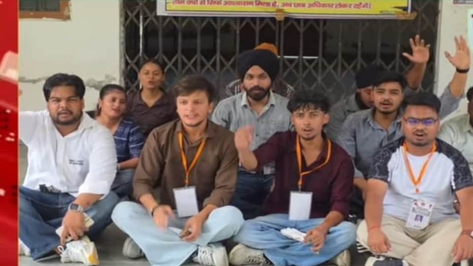 Students got angry over not increasing the subjects and seats in bazpur