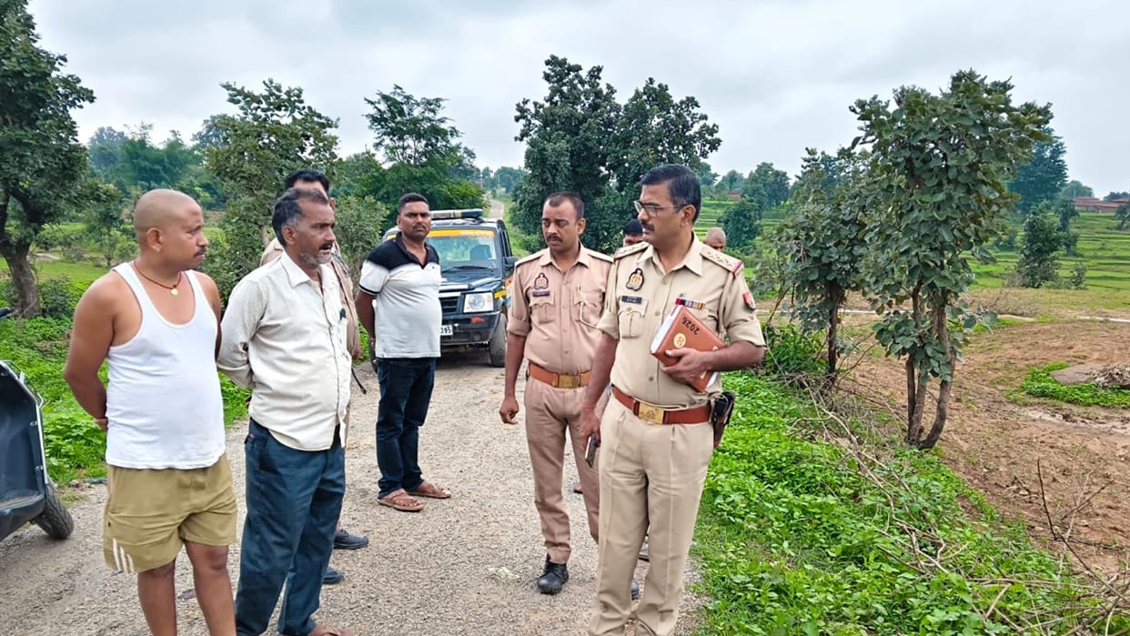 Youth out for walk attacked with knife condition critical referred to trauma center in sonbhadra