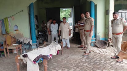 मौके पर मौजूद पुलिस