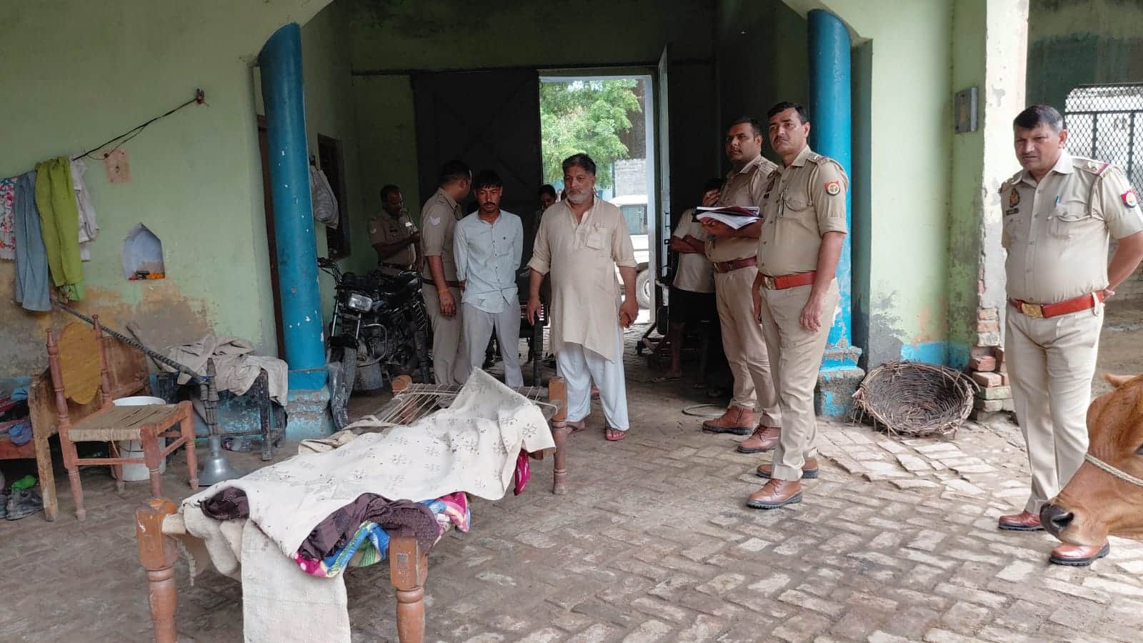 मौके पर मौजूद पुलिस