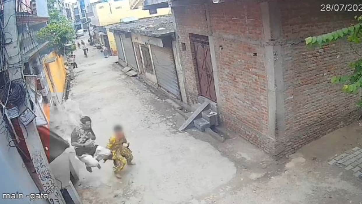 mosque muezzin set himself on fire and ended his life in Bareilly