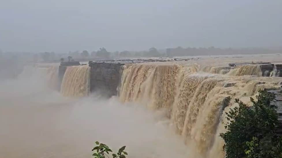 Continuous rainfall over the past 24 hours has enhanced the beauty of Chitrakote Falls