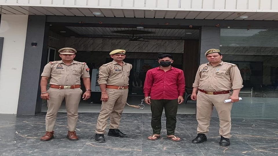 पुलिस की गिरफ्त में आरोपी
