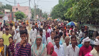 Crowd of devotees throng Mudiya Mela in Govardhan in Mathura