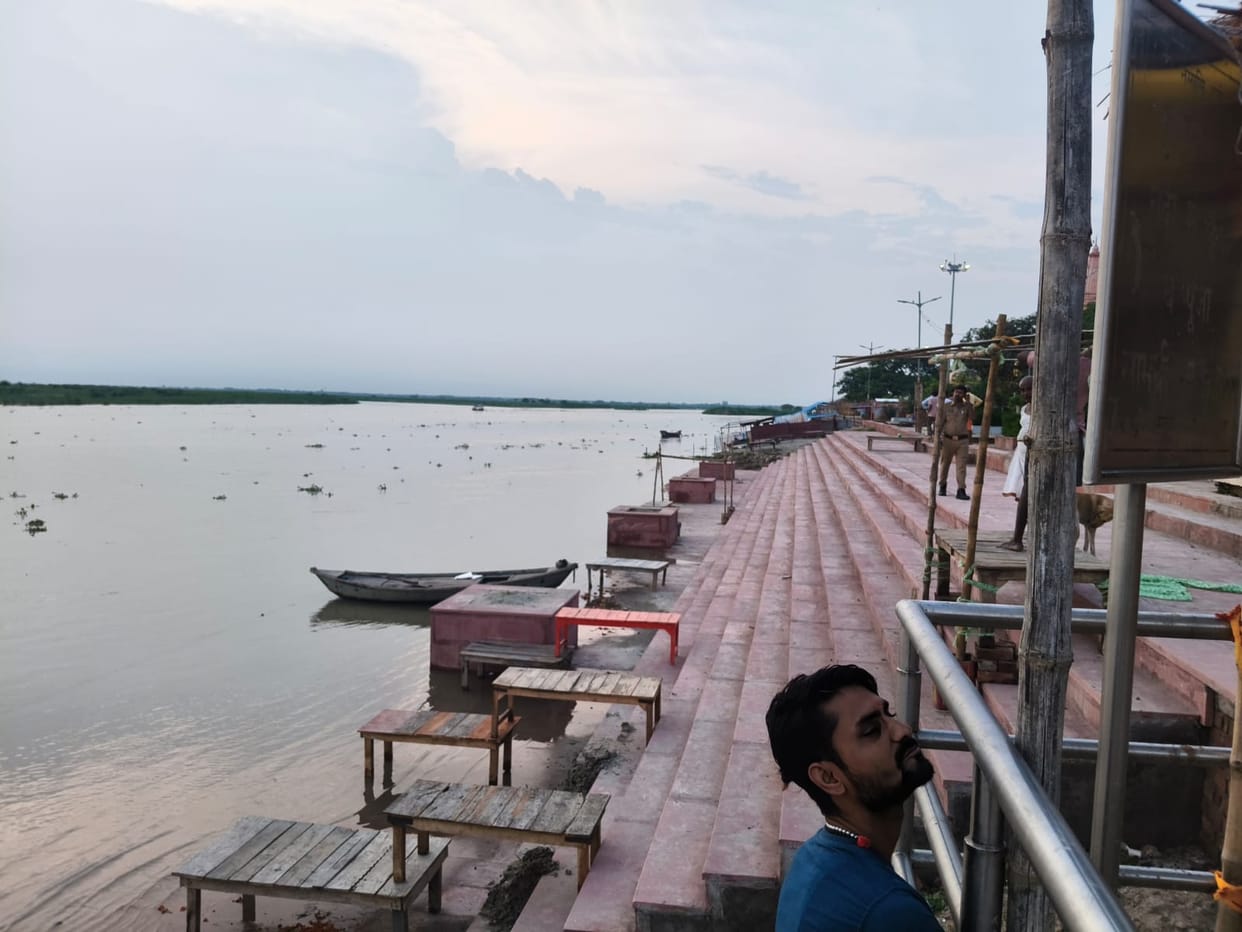 Raebareli: Water level of the Ganges rises further; water reaches the steps of the ghats