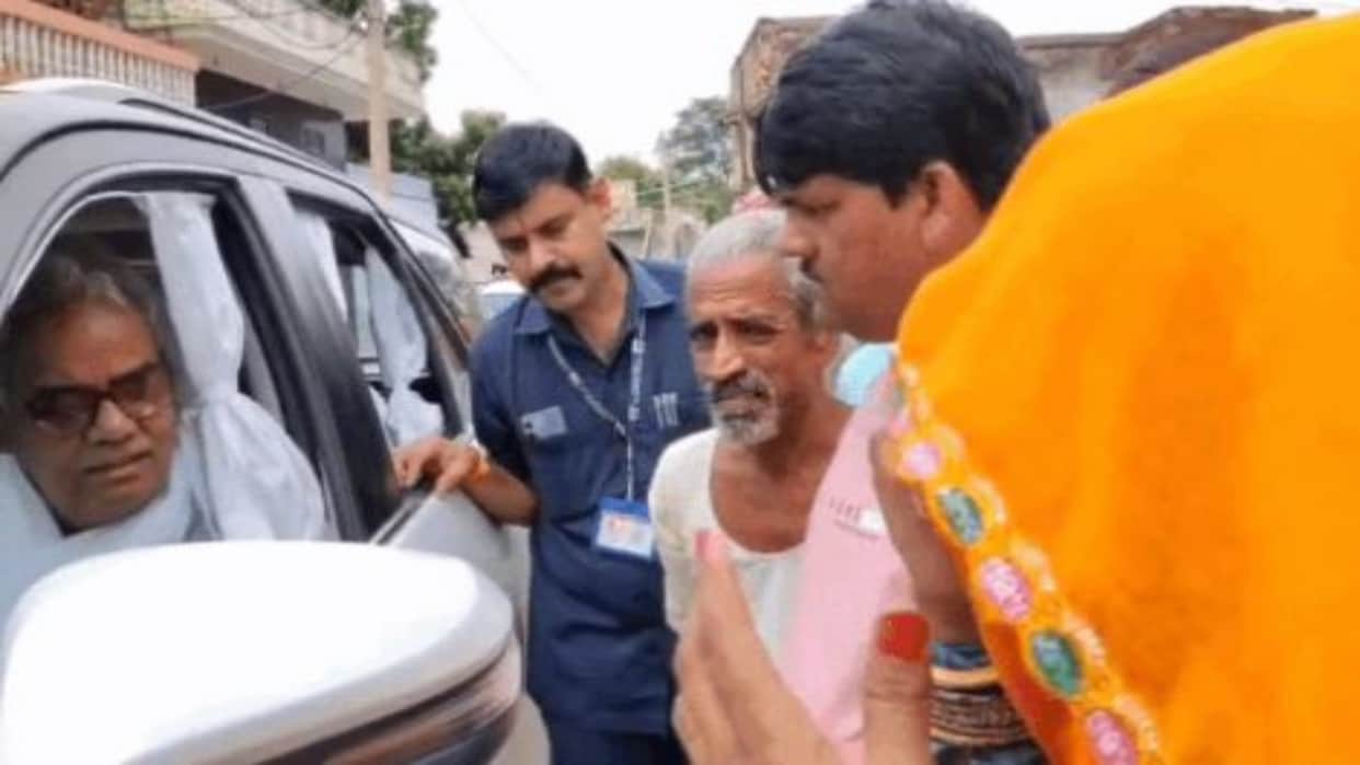 Dausa News: Minister Madan Dilawar Slams BDO Over Poor Sanitation, Asks, "How Much Commission Do You Take?"