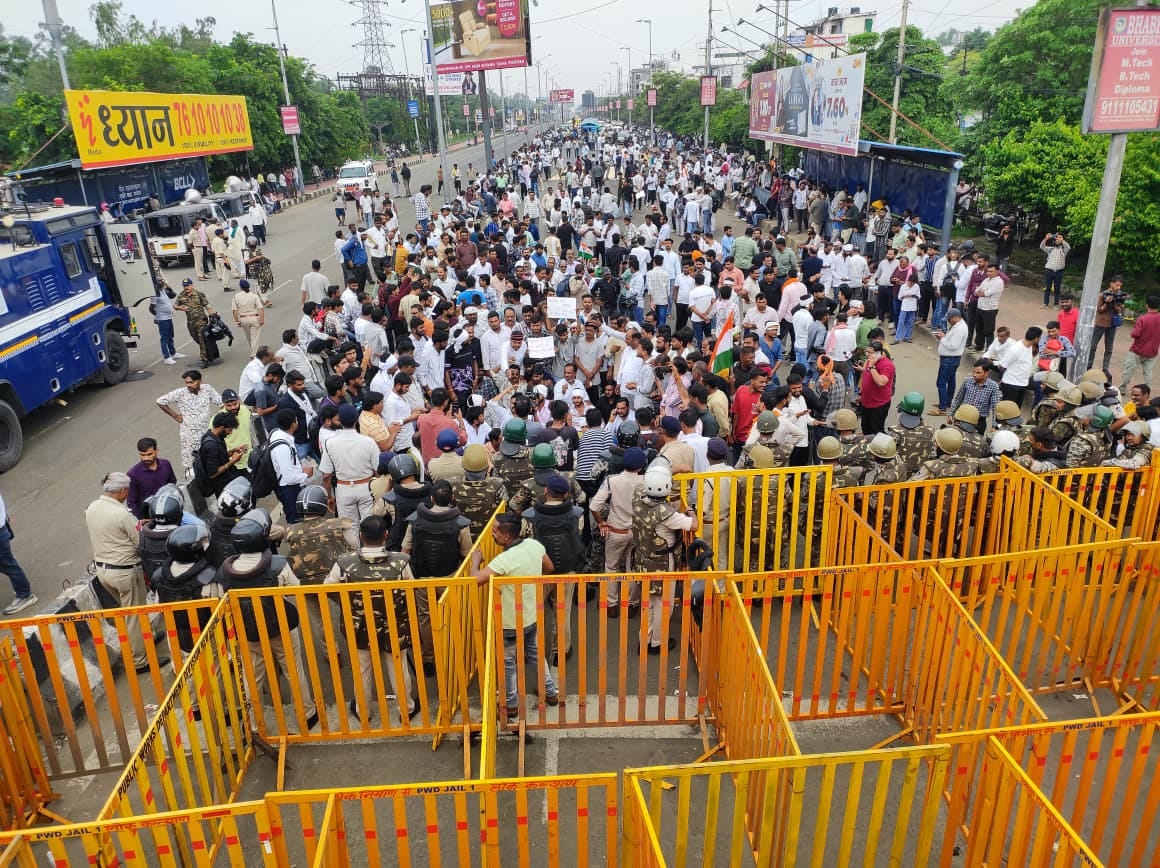 mp-farmers-protest-bhopal-cm-house-gherao-moong-msp BJP Congress Kisan
