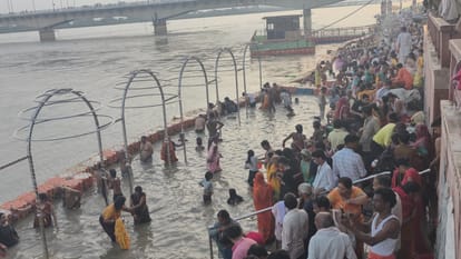 UP: Guru Purnima today, devotees throng Ayodhya for a dip in the Saryu River