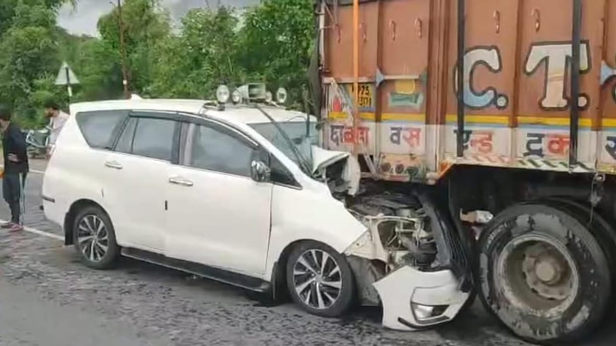 Lalitpur: Chhattisgarh state president's car collided with a truck parked on the highway, injured