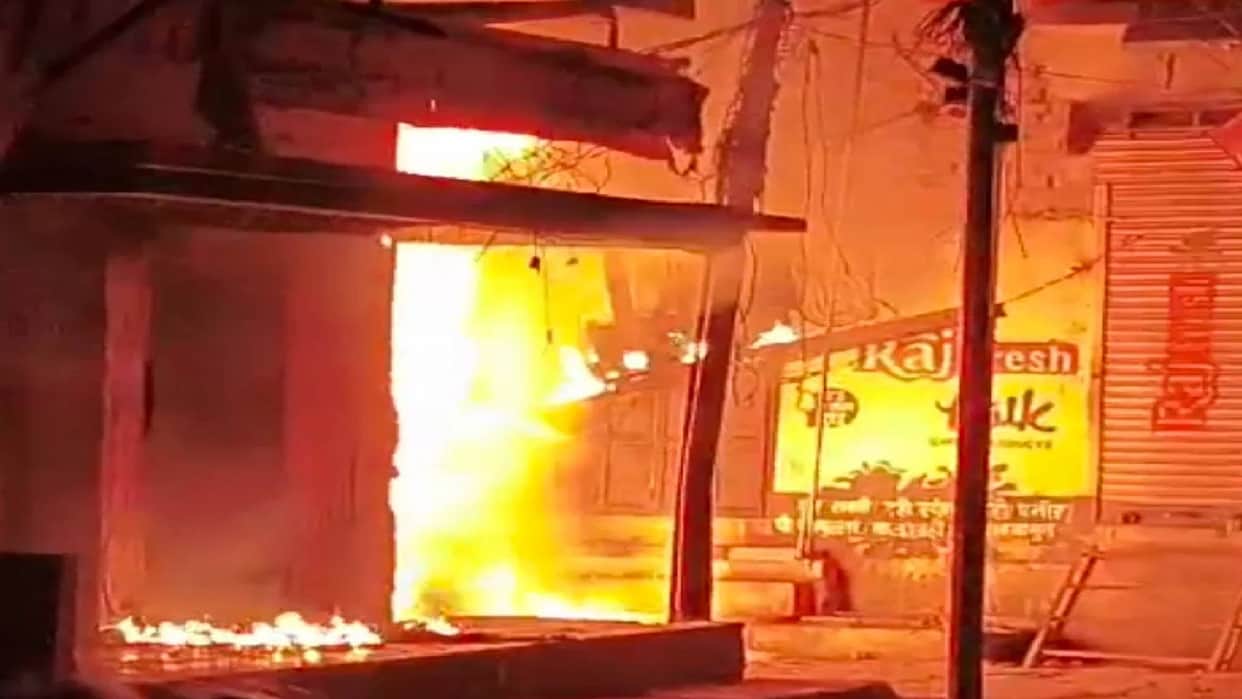 Bihar Massive Fire in Transformer Spreads to Nearby Houses and Shops