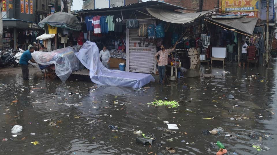 Agra Flooded After Brief Rain: Waterlogged Roads Bring Traffic to a Standstill
