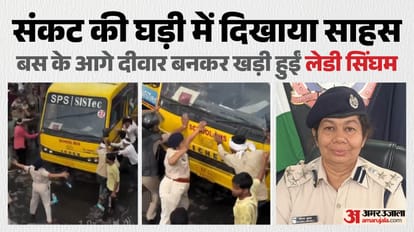 अतिरिक्त पुलिस आयुक्त मोनिका शुक्ला स्कूल बस को रोकती हुईं।