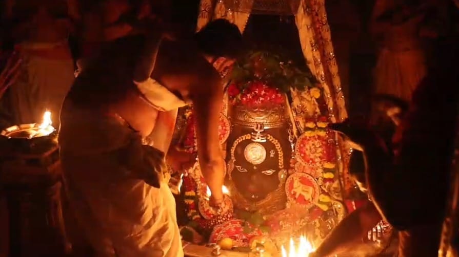 बाबा श्री महाकाल की भस्म आरती संपन्न।