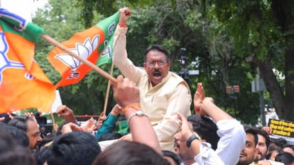 Clash between BJP workers and police in Delhi over Punjab paper leak