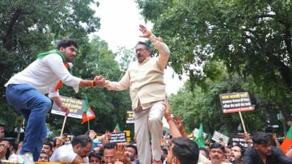 Clash between BJP workers and police in Delhi over Punjab paper leak