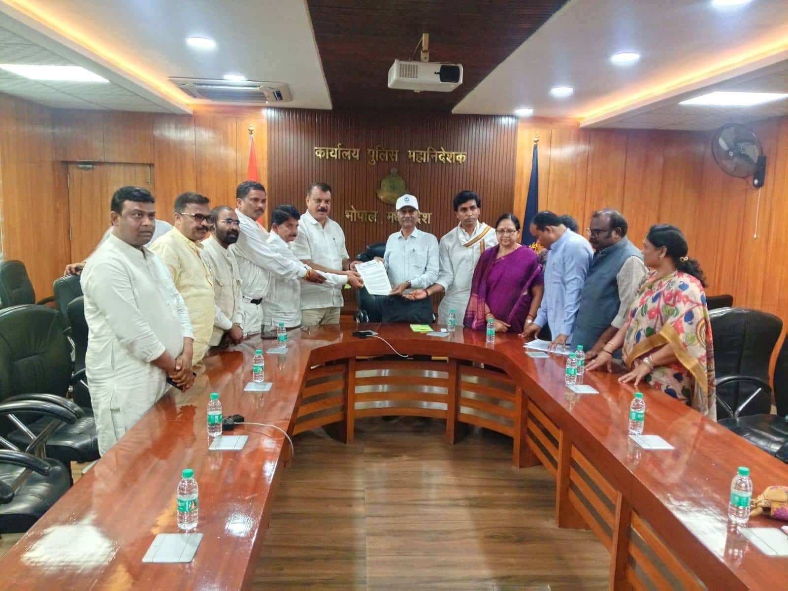 डीजीपी से मिले कांग्रेस नेता