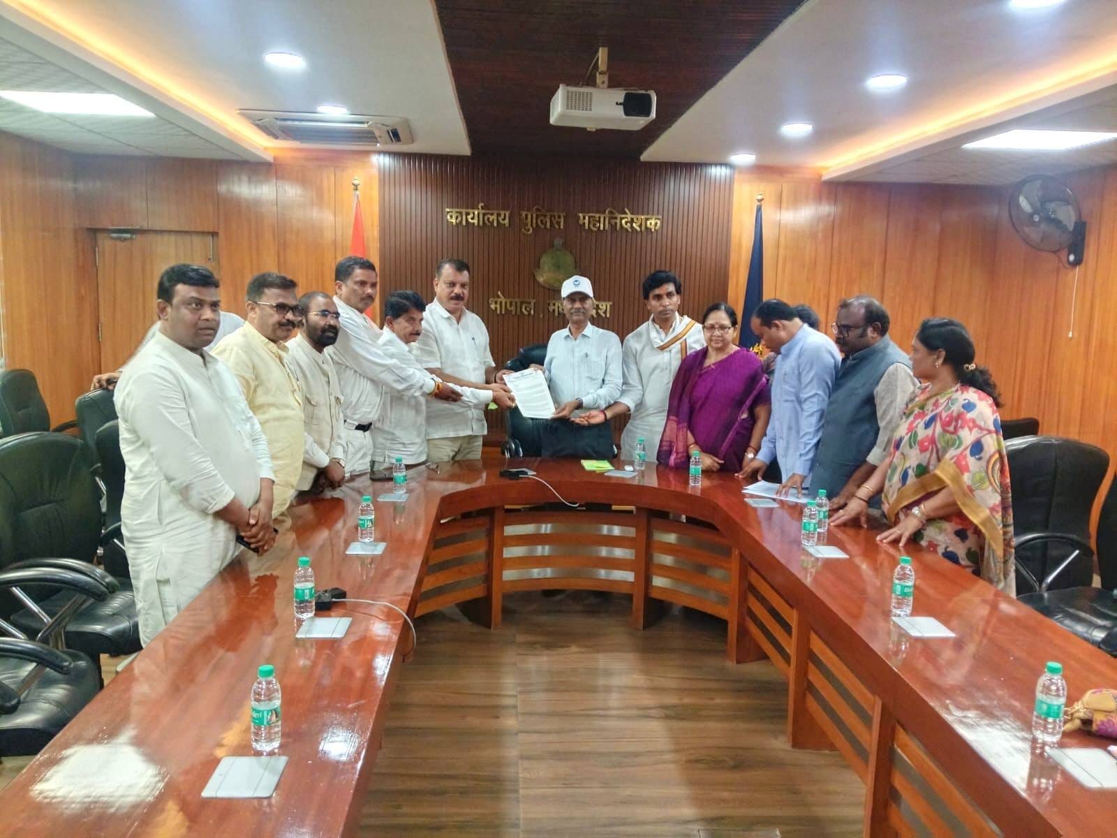 डीजीपी से मिले कांग्रेस नेता