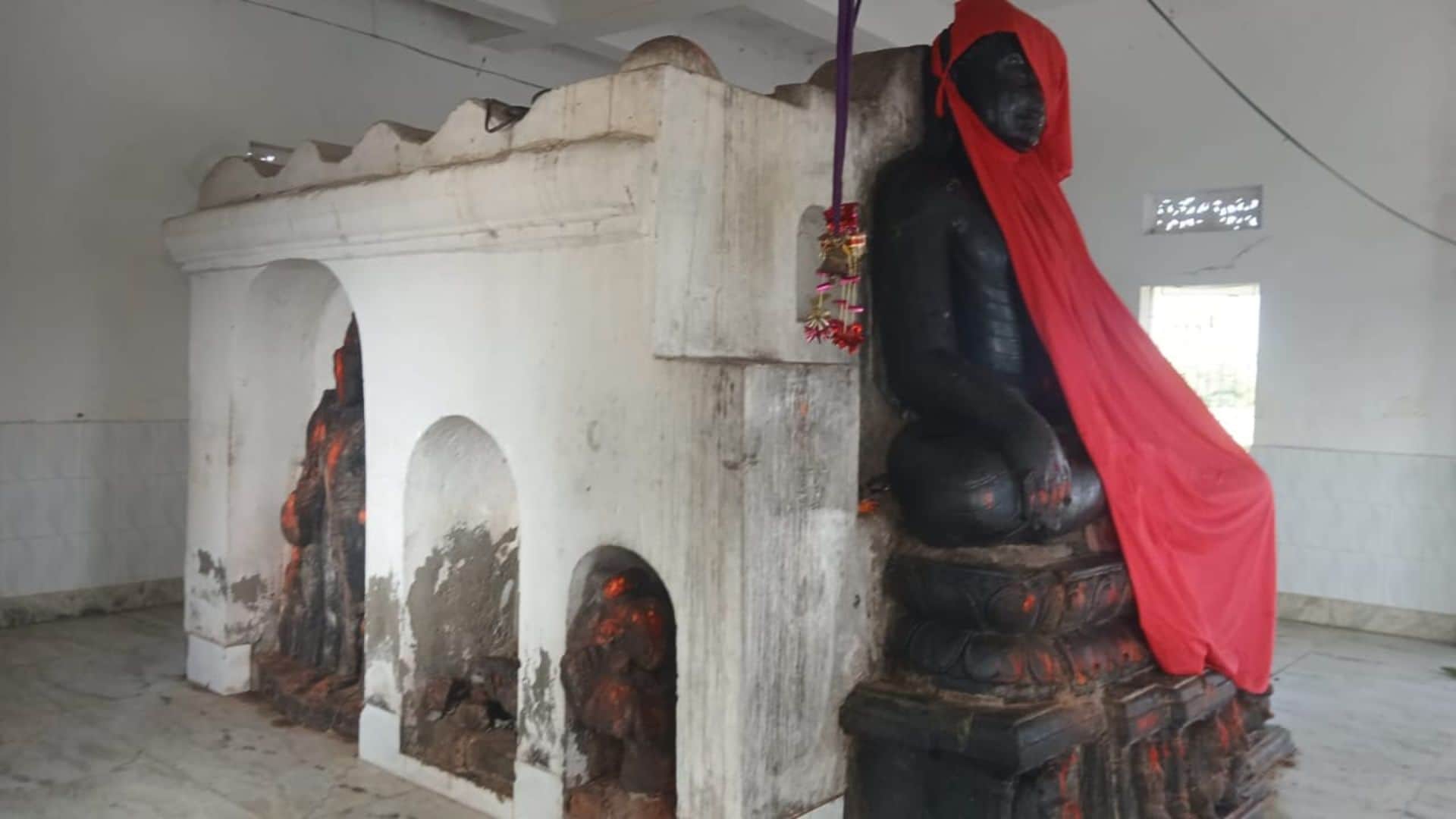 बुद्ध मंदिर में प्राचीन मूर्तियों की चोरी