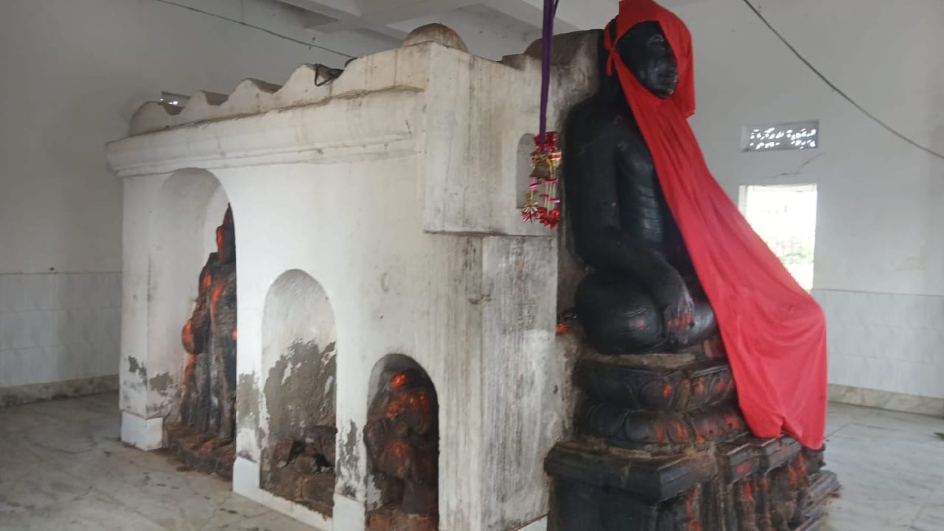 बुद्ध मंदिर में प्राचीन मूर्तियों की चोरी