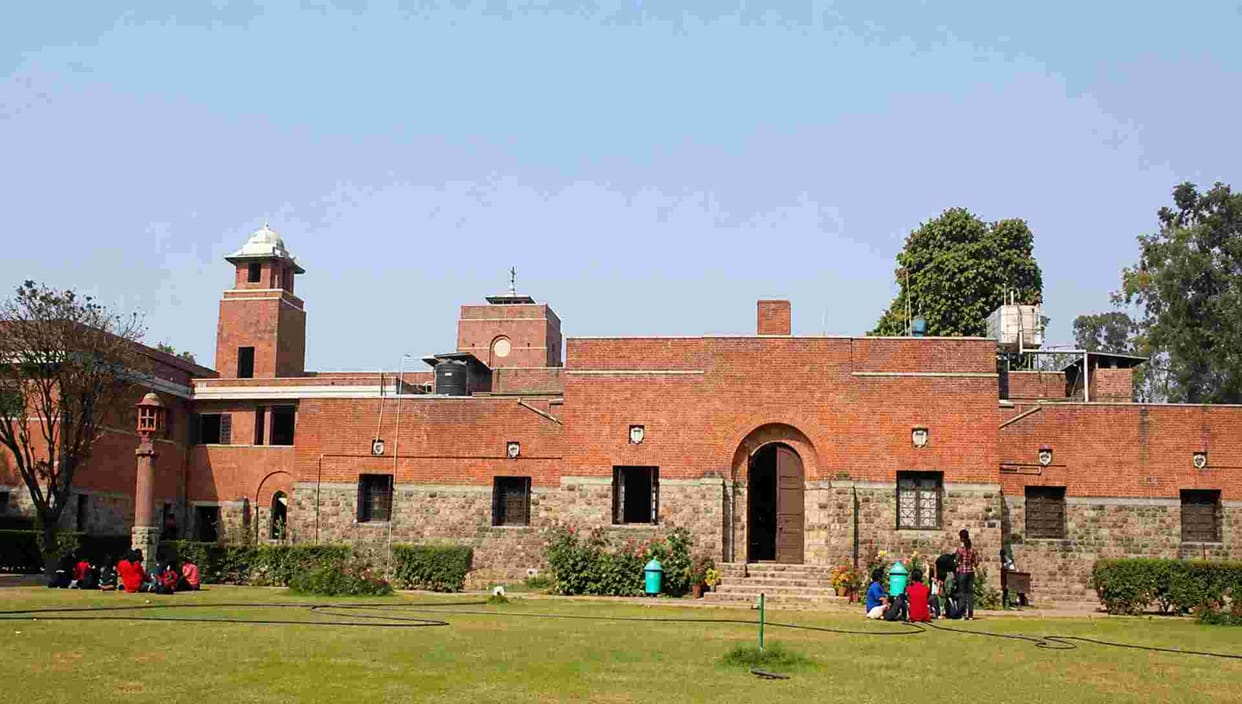 Campus Diaries: St. Stephen’s College Bans Shorts on Campus, Introduces New Dress Code for Students