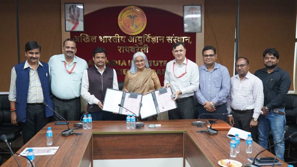 एम्स रायबरेली और सेवादान आरोग्य संस्था के मध्य एमओयू  हुआ।