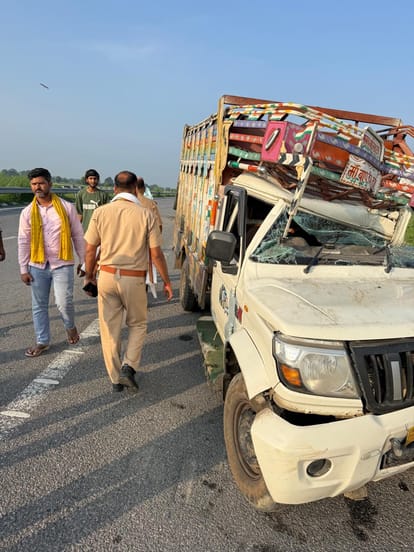 Two Killed, One Injured as Pickup Collides Head-On with Dumper on Bundelkhand Expressway