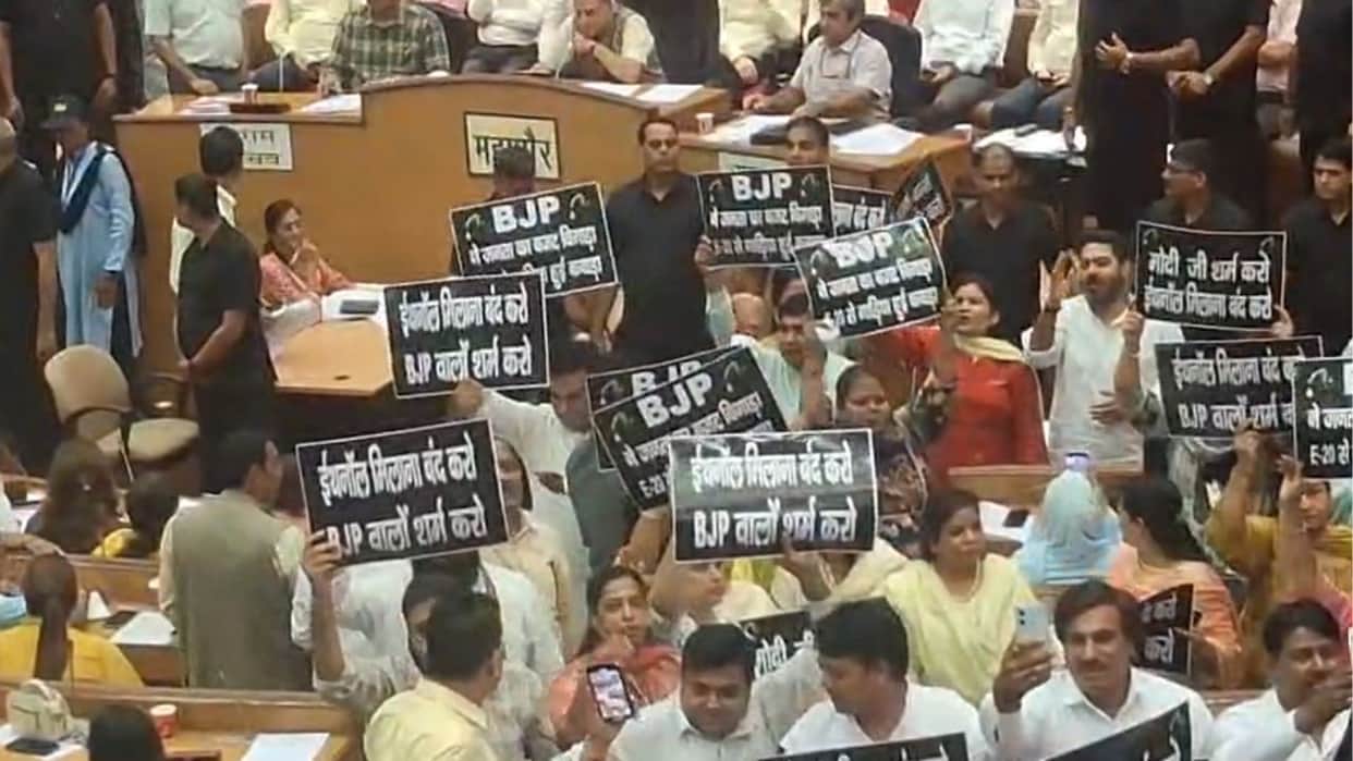 MCD House meeting adjourned following Aam Aadmi Party uproar against E-20