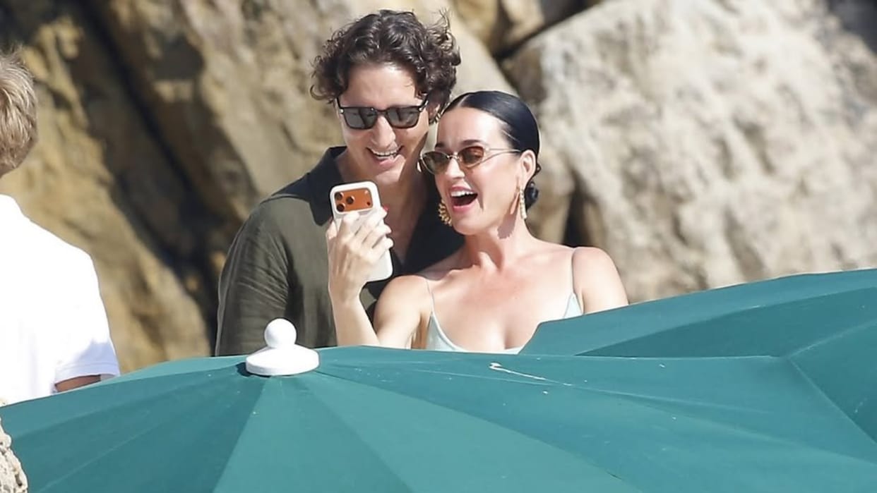 Justin Trudeau Applies Sunscreen Lotion Inside Katy Perry Top Pictures Go Viral