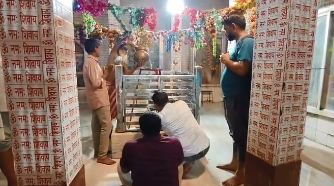 Kanpur crowd of Shiva devotees has gathered at Shri Nandeshwar Dham in Sarsaul a center of devotion and faith