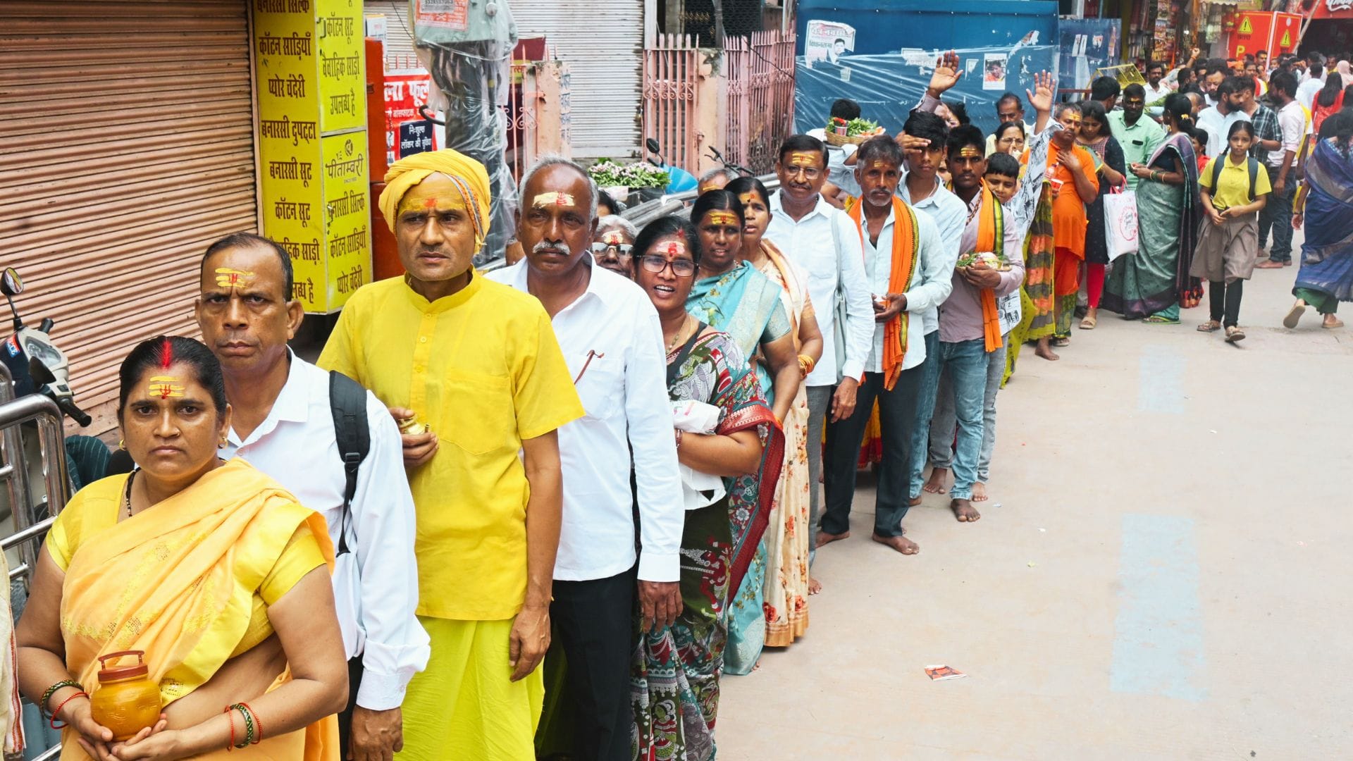 Worship of Lord Shiva begins Jalabhishek Kanwar Yatra taken out in Kashi Bol-Bam echo on Sawan