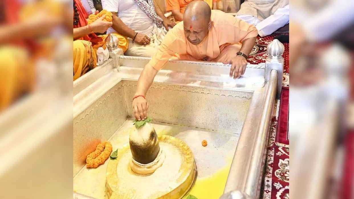 Sawan 2026 CM Yogi performed Jalabhishek of Baba Vishwanath and offered prayers to Kaal Bhairav