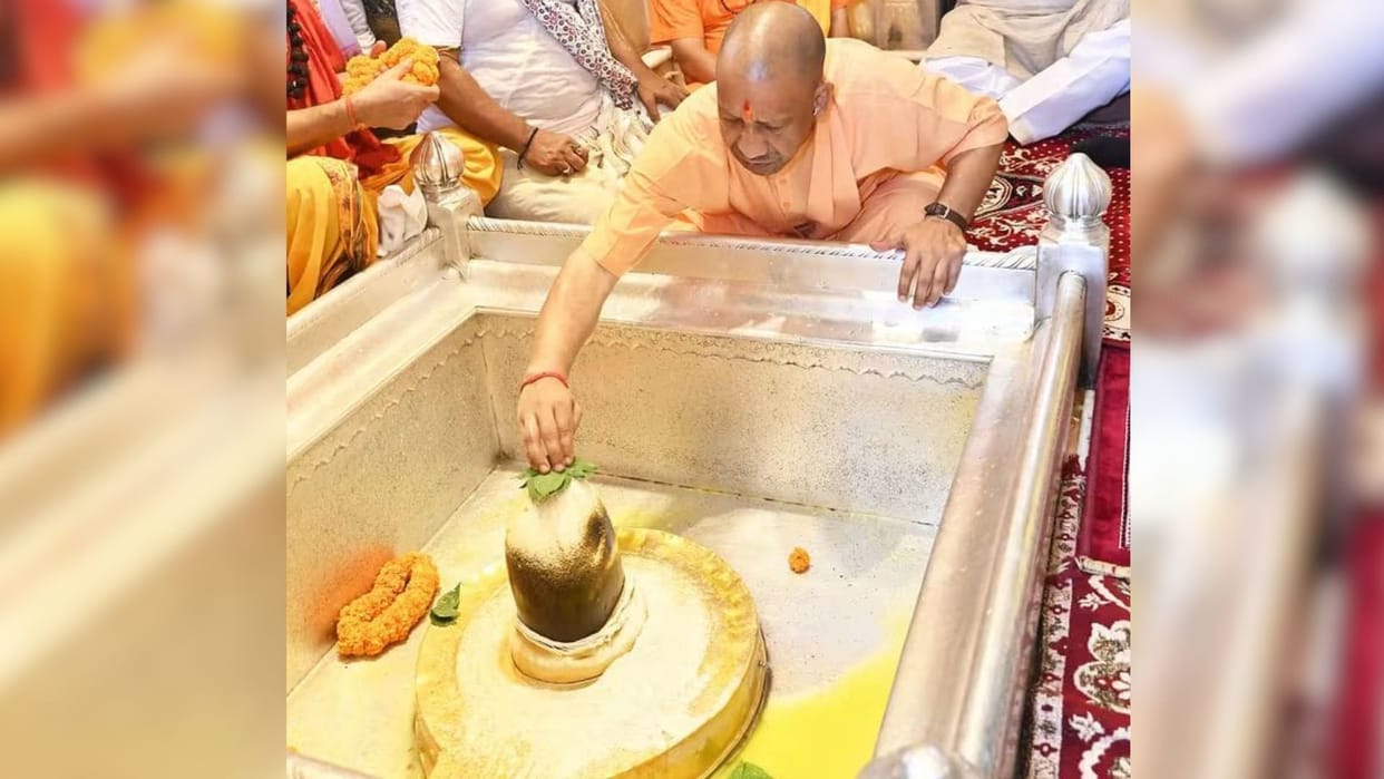 Sawan 2026 CM Yogi performed Jalabhishek of Baba Vishwanath and offered prayers to Kaal Bhairav