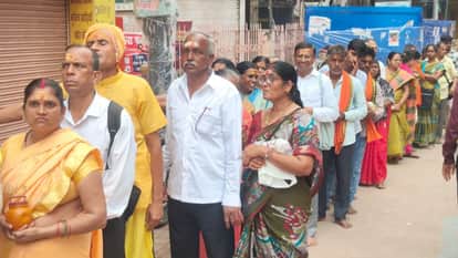 Sawan 2026 CM Yogi performed Jalabhishek of Baba Vishwanath and offered prayers to Kaal Bhairav
