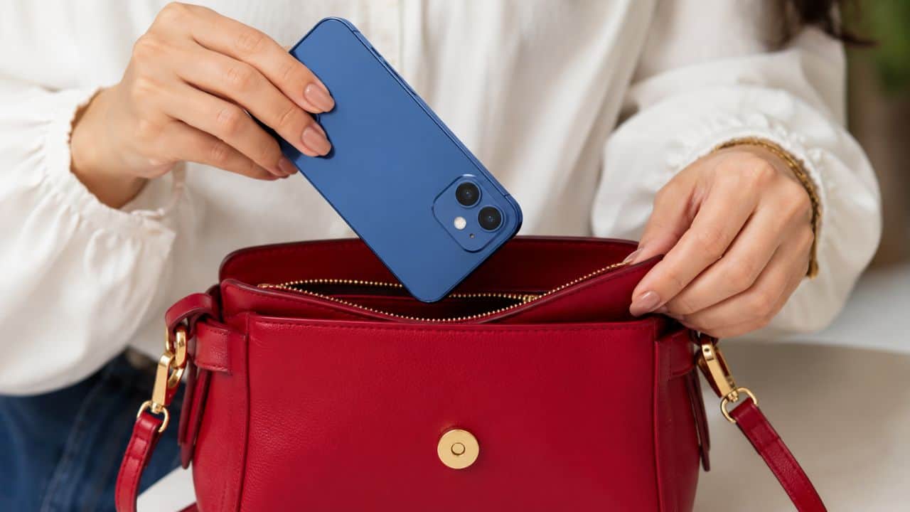 Selling Your Old Smartphone Delete These Things Before Handing It Over