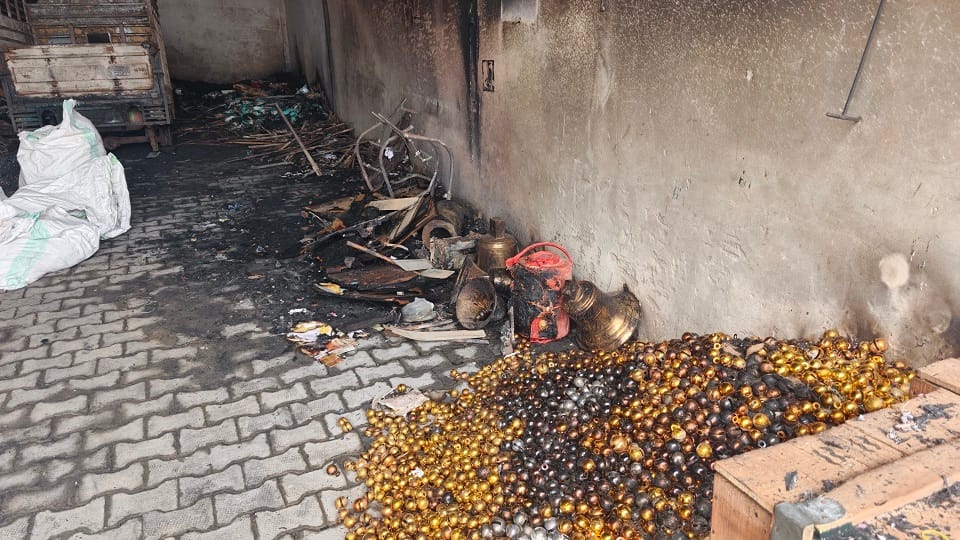 Short Circuit in CNG Auto Sparks Massive Fire Goods Worth 50 Lakh Destroyed in Agra Warehouse