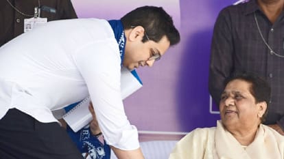 UP: Mayawati unable to trust 'Akash'? He loses his post every time he takes it on; is all well within t