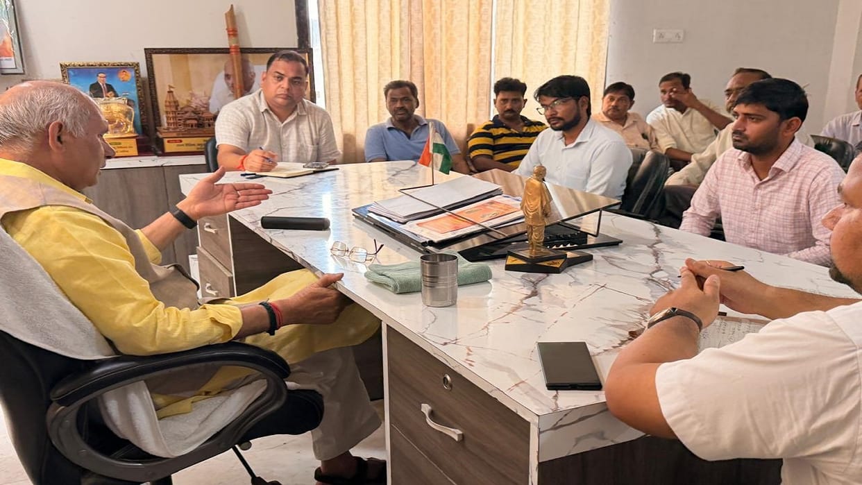 Livestock Minister reprimands officers and orders suspension of JE in Bareilly