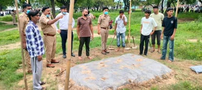 पुलिस ने निकलवाया शव