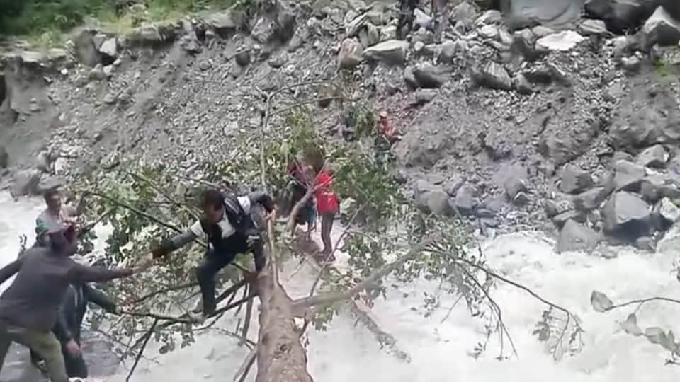 पुलिया बही