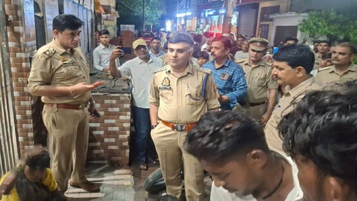 Uproar outside hospital following patient death both sides pelted stones in Budaun