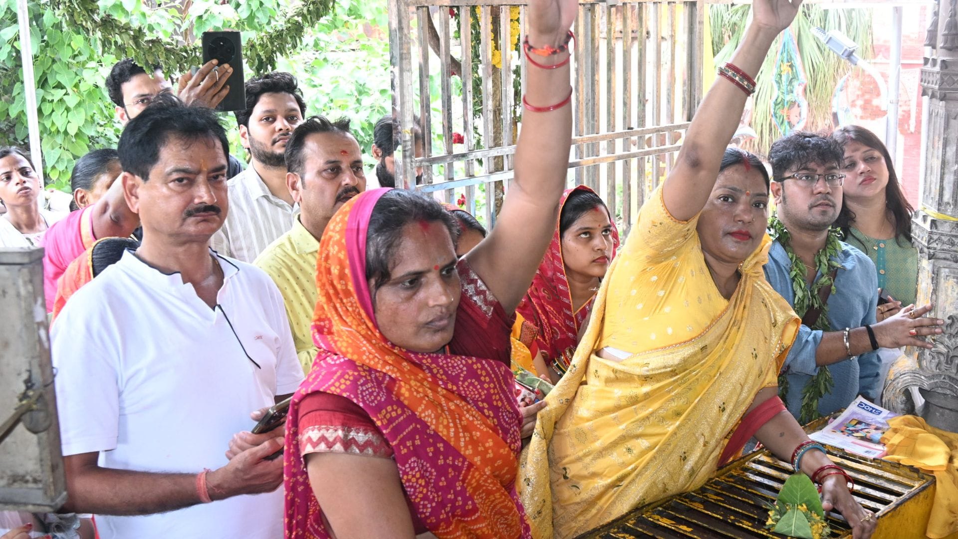 Worship of Lord Shiva begins Jalabhishek Kanwar Yatra taken out in Kashi Bol-Bam echo on Sawan